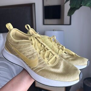Nike Dual Tone Racer SE “Buff Gold”